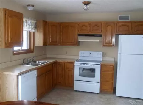 3805 E 36th St, Sioux Falls, SD 57103 photo 6