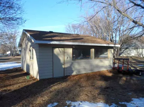 302 S Juniper Ave, Marion, SD 57043 photo 6