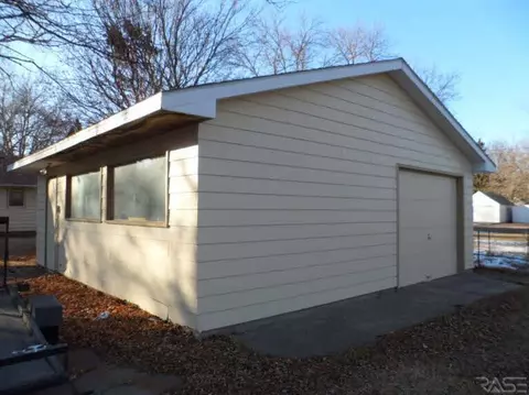 302 S Juniper Ave, Marion, SD 57043 photo 7