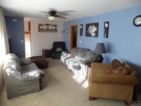 302 S Juniper Ave, Marion, SD 57043 photo 4