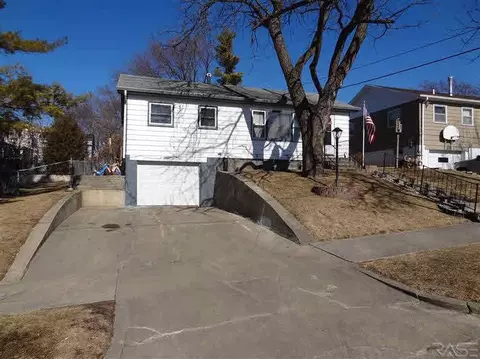 1804 E 13th St, Sioux Falls, SD 57103 photo 1
