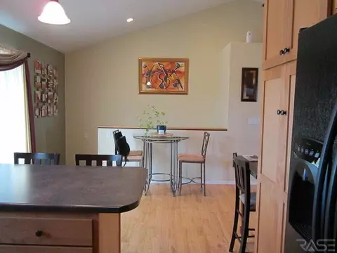 1115 NE 8th St, Madison, SD 57042 photo 6