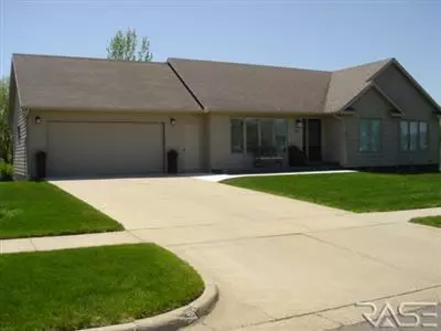 1115 NE 8th St, Madison, SD 57042 photo 1