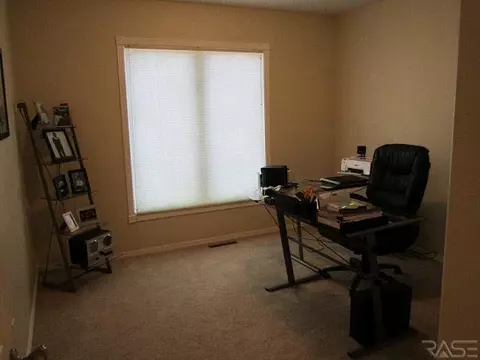 1115 NE 8th St, Madison, SD 57042 photo 9