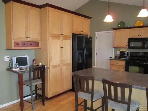 1115 NE 8th St, Madison, SD 57042 photo 5