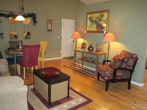 1115 NE 8th St, Madison, SD 57042 photo 2