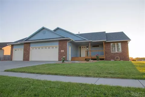 709 N Solar Dr, Sioux Falls, SD 57103 photo 1