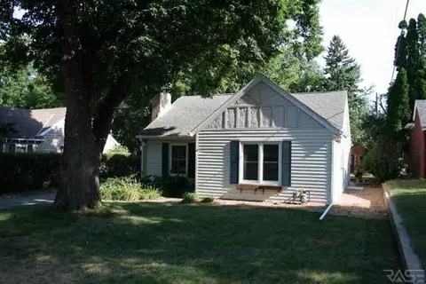 306 E 31st St, Sioux Falls, SD 57105 photo 1