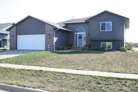5904 S Hallow Ave, Sioux Falls, SD 57106 photo 1