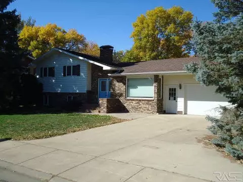 541 Ashmont Rd, Madison, SD 57042 photo 1