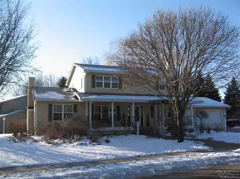 2205 Edgewood Rd, Sioux Falls, SD 57103 photo 1
