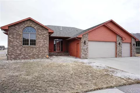 3905 S Harmony Dr, Sioux Falls, SD 57110 photo 1