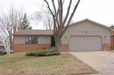 500 E Sunnybrook Dr, Sioux Falls, SD 57103 photo 1