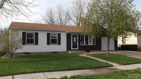 1513 Bridle Dr, Mitchell, SD 57301 photo 1