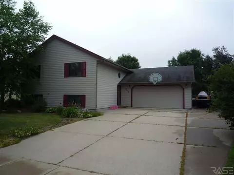 209 W Evergreen Dr, Brandon, SD 57005 photo 1