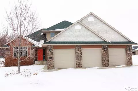 3204 E Archer Cir, Sioux Falls, SD 57103 photo 1