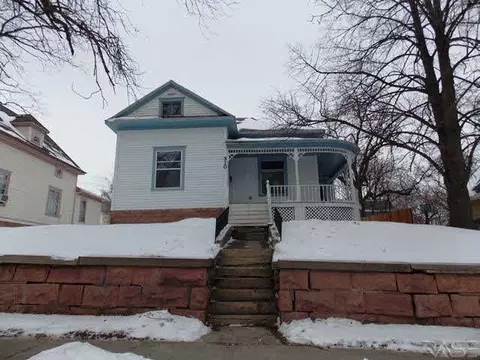 310 E 5th St, Dell Rapids, SD 57022 photo 1