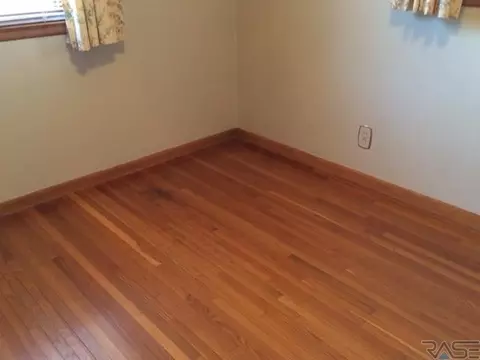1100 E 38th St, Sioux Falls, SD 57105 photo 6