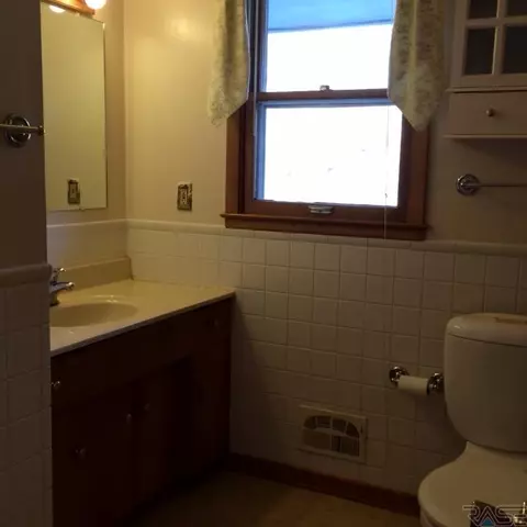 1100 E 38th St, Sioux Falls, SD 57105 photo 7