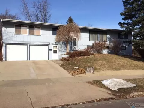 1100 E 38th St, Sioux Falls, SD 57105 photo 1