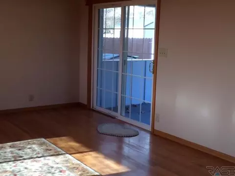 1100 E 38th St, Sioux Falls, SD 57105 photo 4