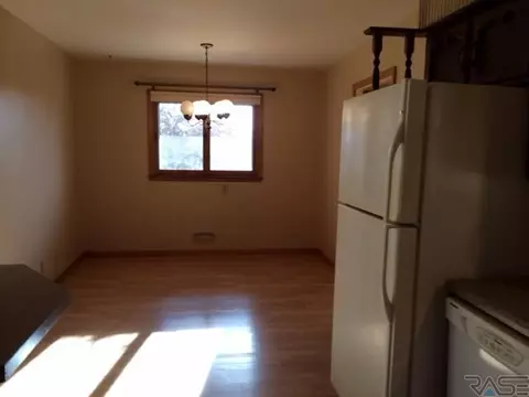 1100 E 38th St, Sioux Falls, SD 57105 photo 2