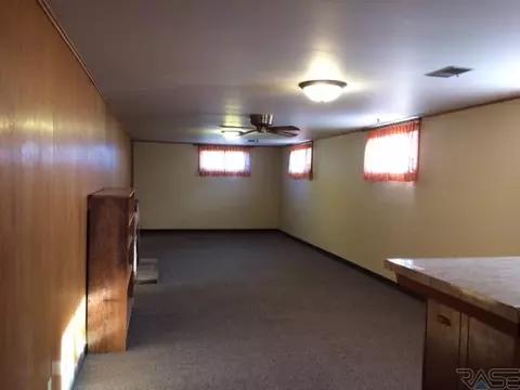 1100 E 38th St, Sioux Falls, SD 57105 photo 9