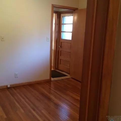 1100 E 38th St, Sioux Falls, SD 57105 photo 5