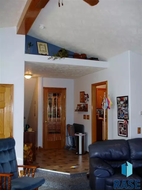 826 S Relanto St, Freeman, SD 57029 photo 16
