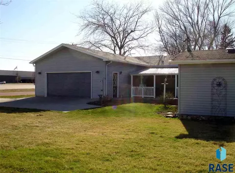 826 S Relanto St, Freeman, SD 57029 photo 5