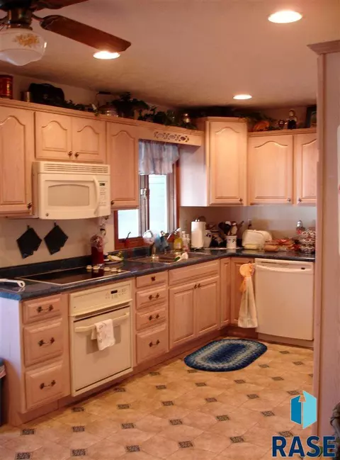 826 S Relanto St, Freeman, SD 57029 photo 21