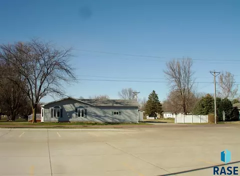 826 S Relanto St, Freeman, SD 57029 photo 3
