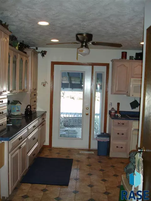 826 S Relanto St, Freeman, SD 57029 photo 22