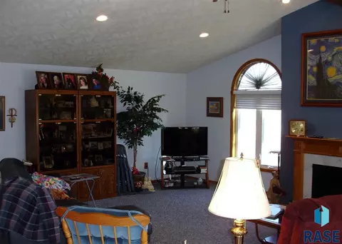 826 S Relanto St, Freeman, SD 57029 photo 14