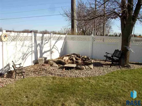826 S Relanto St, Freeman, SD 57029 photo 6