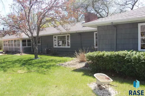 202 E 8th St, Dell Rapids, SD 57022 photo 11