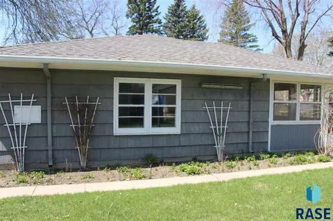 202 E 8th St, Dell Rapids, SD 57022 photo 6
