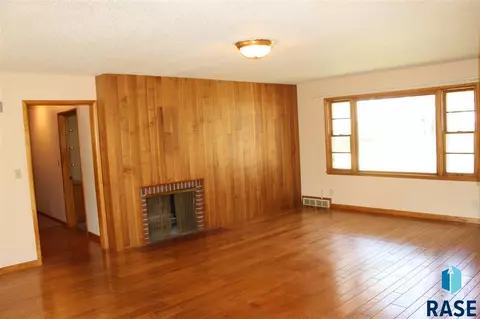 202 E 8th St, Dell Rapids, SD 57022 photo 21
