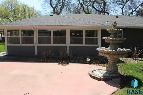 202 E 8th St, Dell Rapids, SD 57022 photo 9