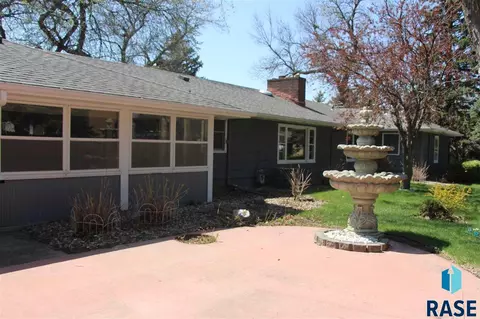 202 E 8th St, Dell Rapids, SD 57022 photo 10