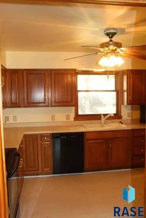 202 E 8th St, Dell Rapids, SD 57022 photo 18