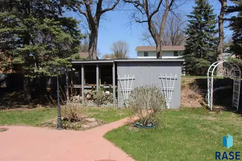 202 E 8th St, Dell Rapids, SD 57022 photo 7