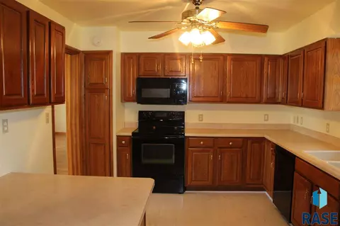 202 E 8th St, Dell Rapids, SD 57022 photo 17