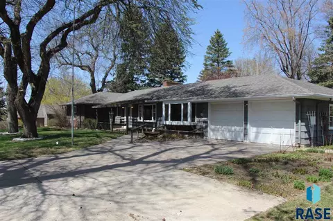 202 E 8th St, Dell Rapids, SD 57022 photo 4