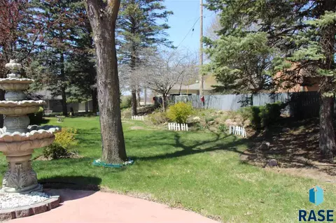 202 E 8th St, Dell Rapids, SD 57022 photo 8