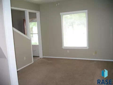 907 W 5th St, Sioux Falls, SD 57104 photo 3
