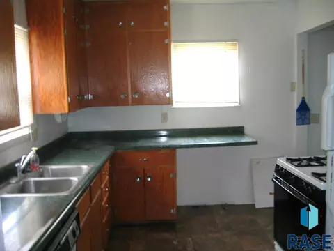 907 W 5th St, Sioux Falls, SD 57104 photo 2