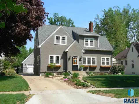 1624 S 5th Ave, Sioux Falls, SD 57105 photo 1