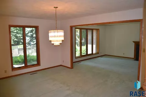 5005 S Pheasant Ln, Sioux Falls, SD 57108 photo 7