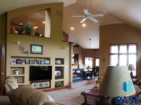 1700 Rushmore Dr, Brandon, SD 57005 photo 4